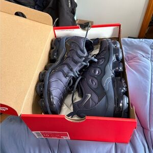 Nike navy blue size 10 air vapor max’s with box
